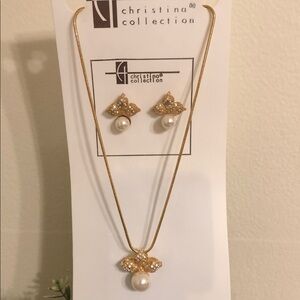 Gold and Pearl Women’s Jewelry Set- elegant Occasions necklaces and earrings set